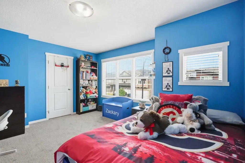 206 Lucas Crescent NW Calgary AB T3P 1M8