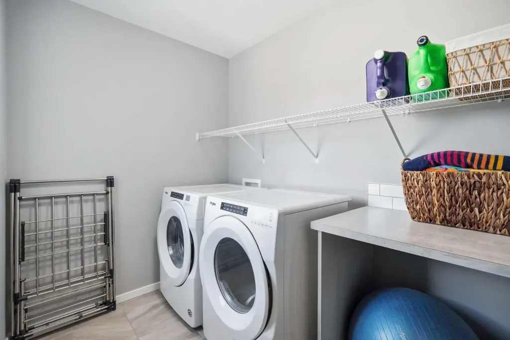 206 Lucas Crescent NW Calgary AB T3P 1M8