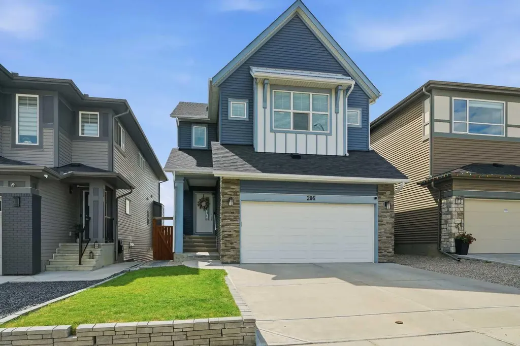 206 Lucas Crescent NW Calgary AB T3P 1M8