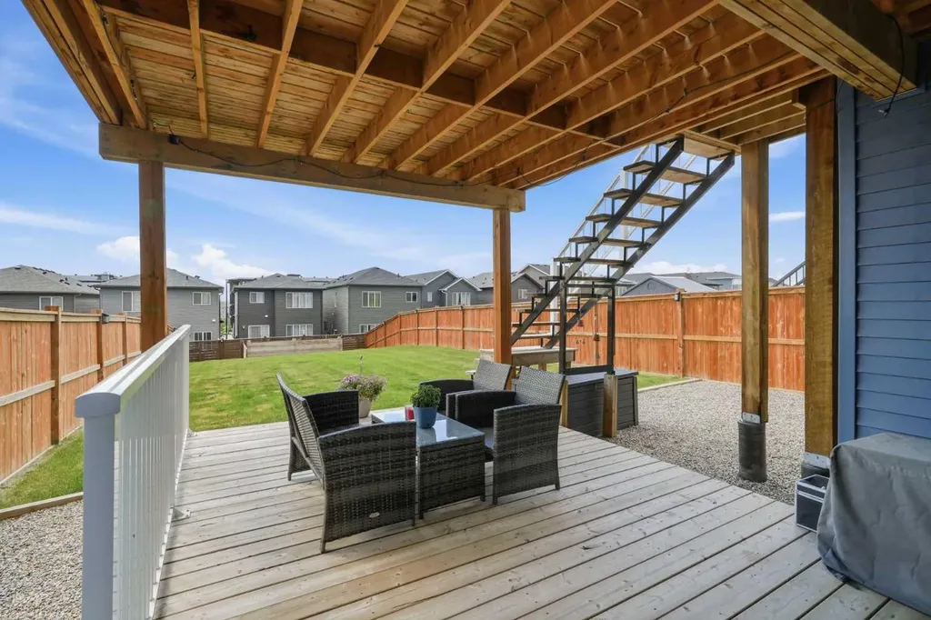 206 Lucas Crescent NW Calgary AB T3P 1M8