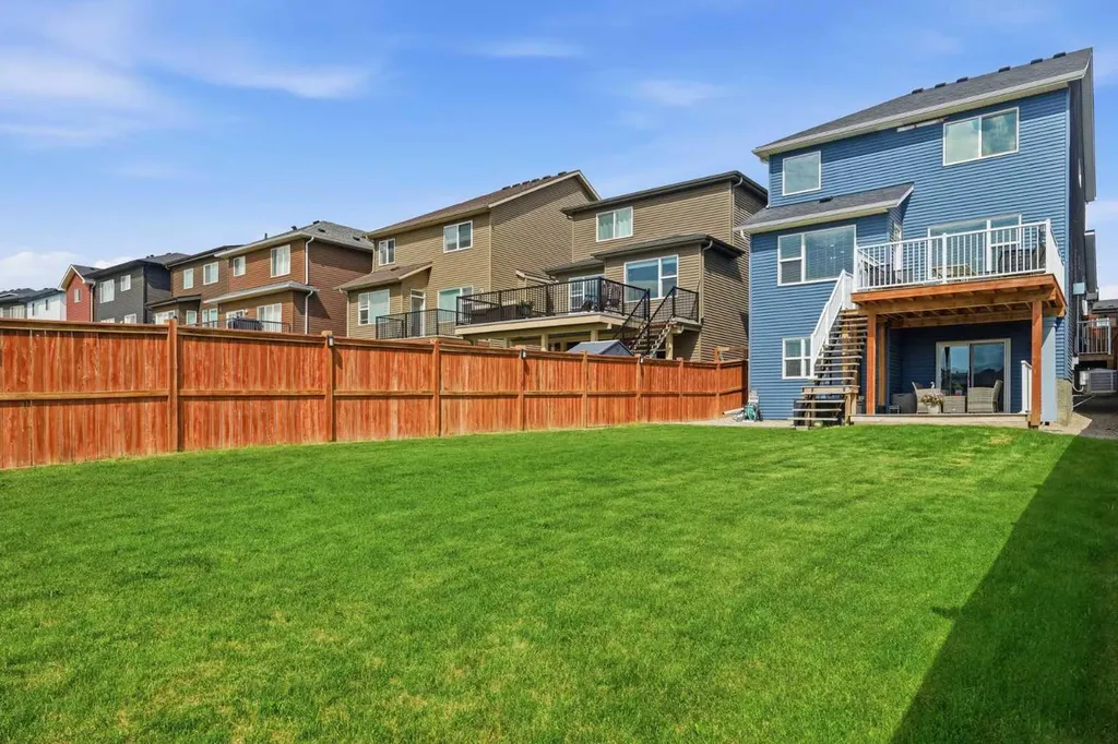 206 Lucas Crescent NW Calgary AB T3P 1M8