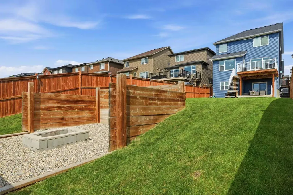 206 Lucas Crescent NW Calgary AB T3P 1M8