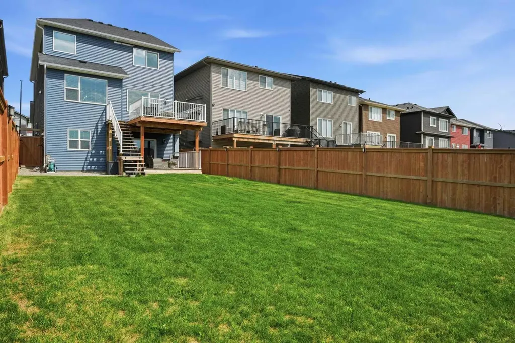 206 Lucas Crescent NW Calgary AB T3P 1M8