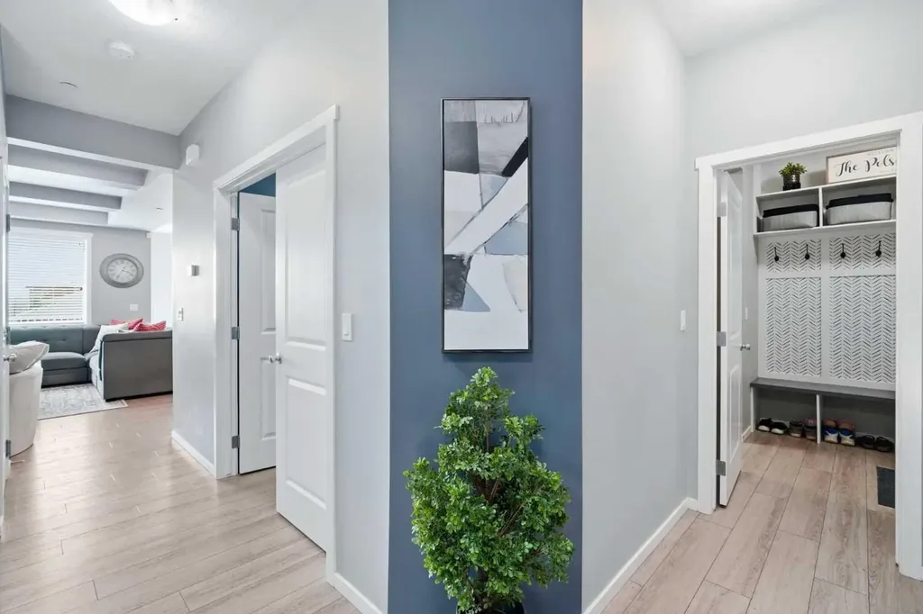 206 Lucas Crescent NW Calgary AB T3P 1M8