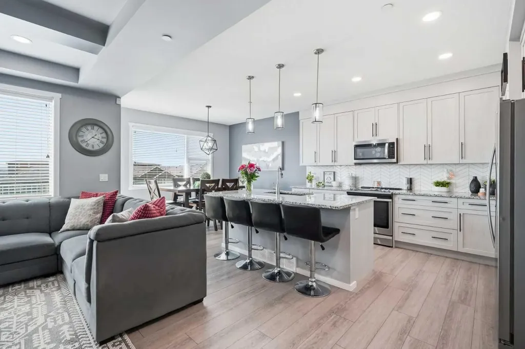 206 Lucas Crescent NW Calgary AB T3P 1M8