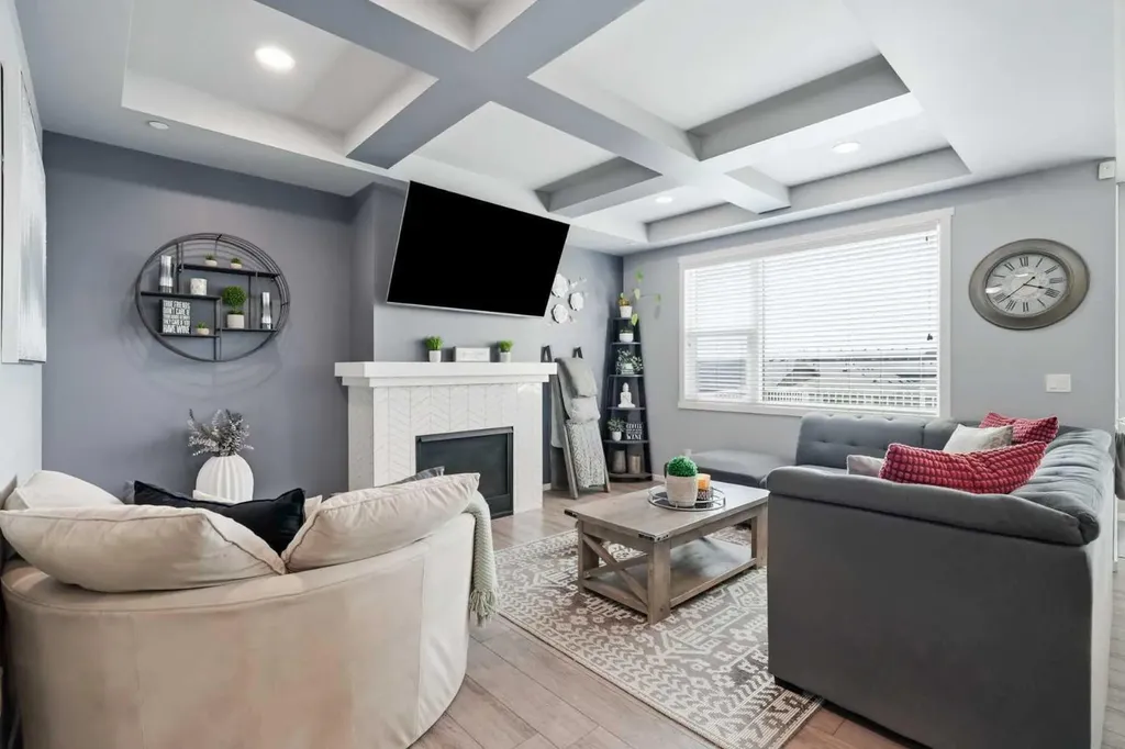 206 Lucas Crescent NW Calgary AB T3P 1M8