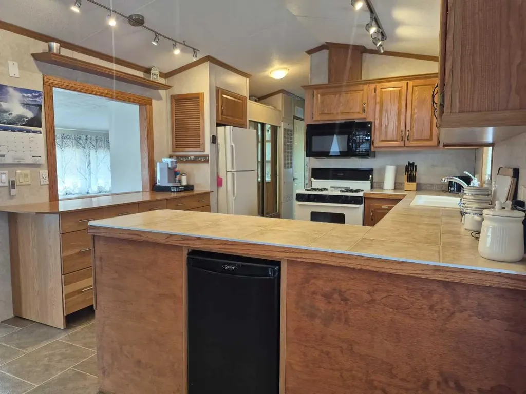 30 Mount Vista Drive Cardston AB T0K 1E0