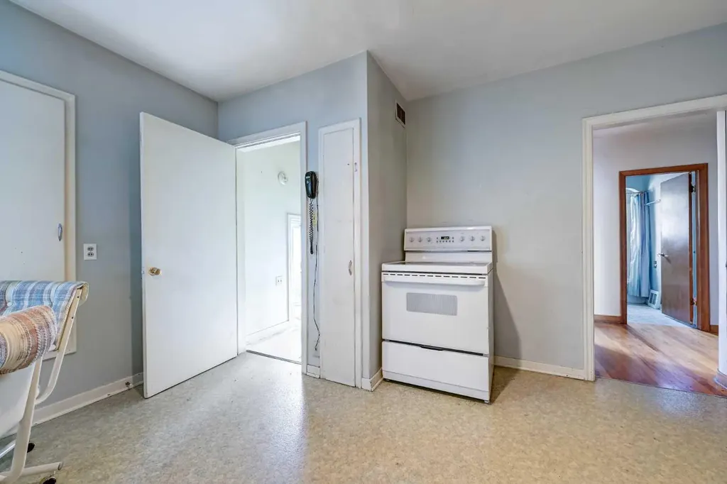 1917 Mountview Crescent NE Calgary AB T2E 5N4