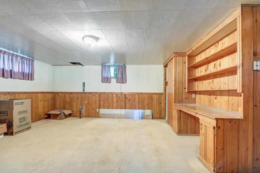 1917 Mountview Crescent NE Calgary AB T2E 5N4