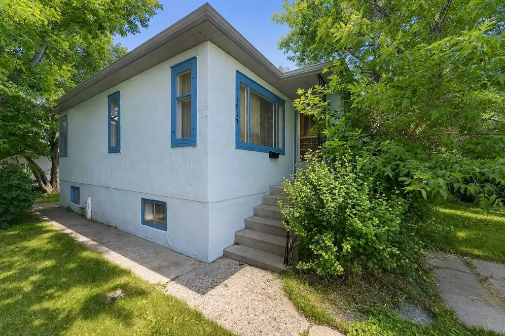 1917 Mountview Crescent NE Calgary AB T2E 5N4