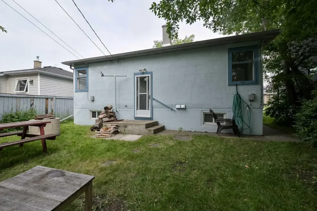 1917 Mountview Crescent NE Calgary AB T2E 5N4
