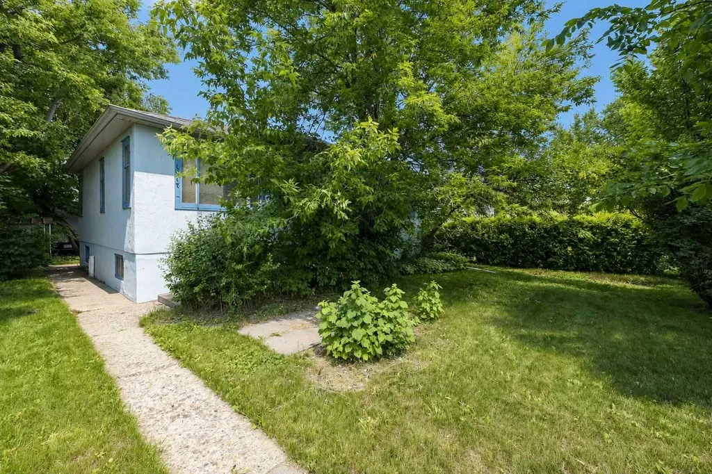 1917 Mountview Crescent NE Calgary AB T2E 5N4
