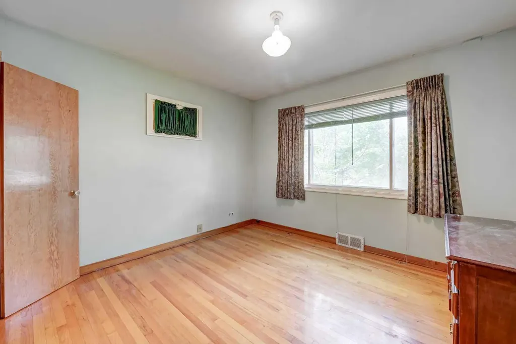 1917 Mountview Crescent NE Calgary AB T2E 5N4