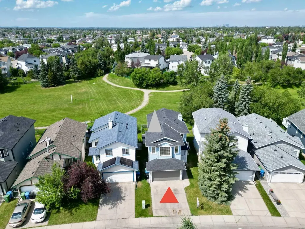 30 Somerside Manor SW Calgary AB T2Y3G5