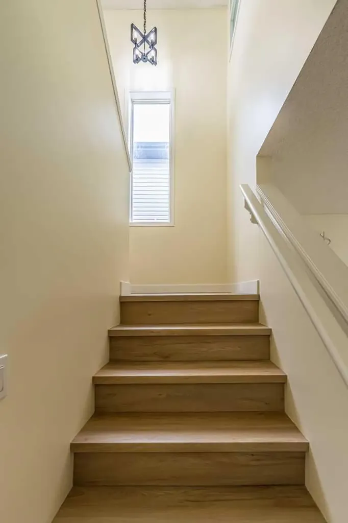 30 Somerside Manor SW Calgary AB T2Y3G5