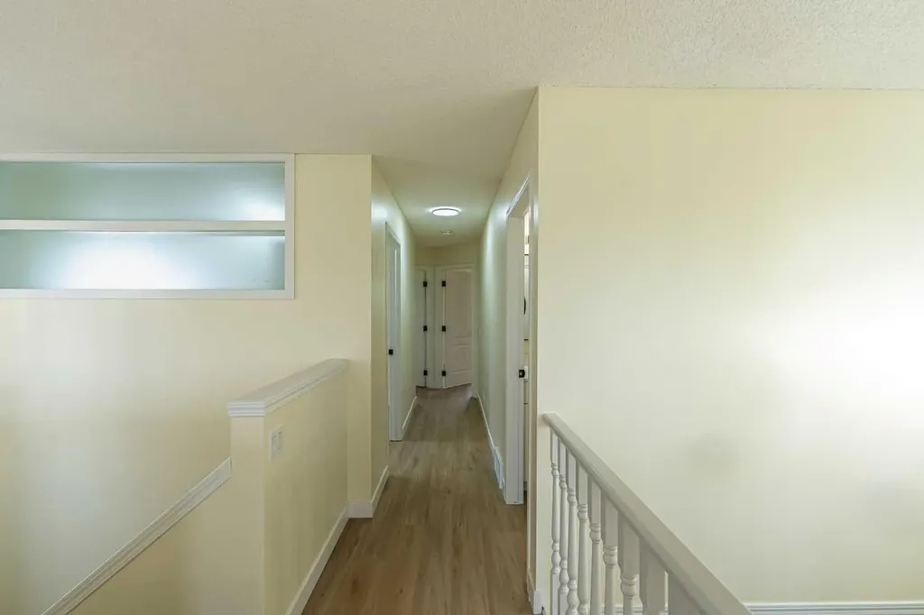30 Somerside Manor SW Calgary AB T2Y3G5