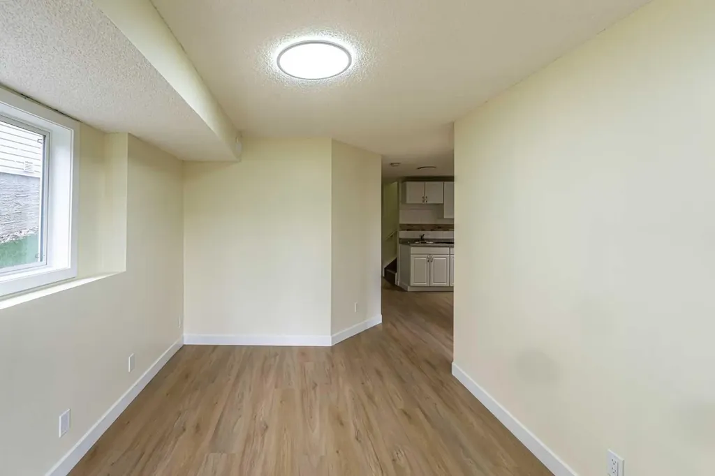 30 Somerside Manor SW Calgary AB T2Y3G5