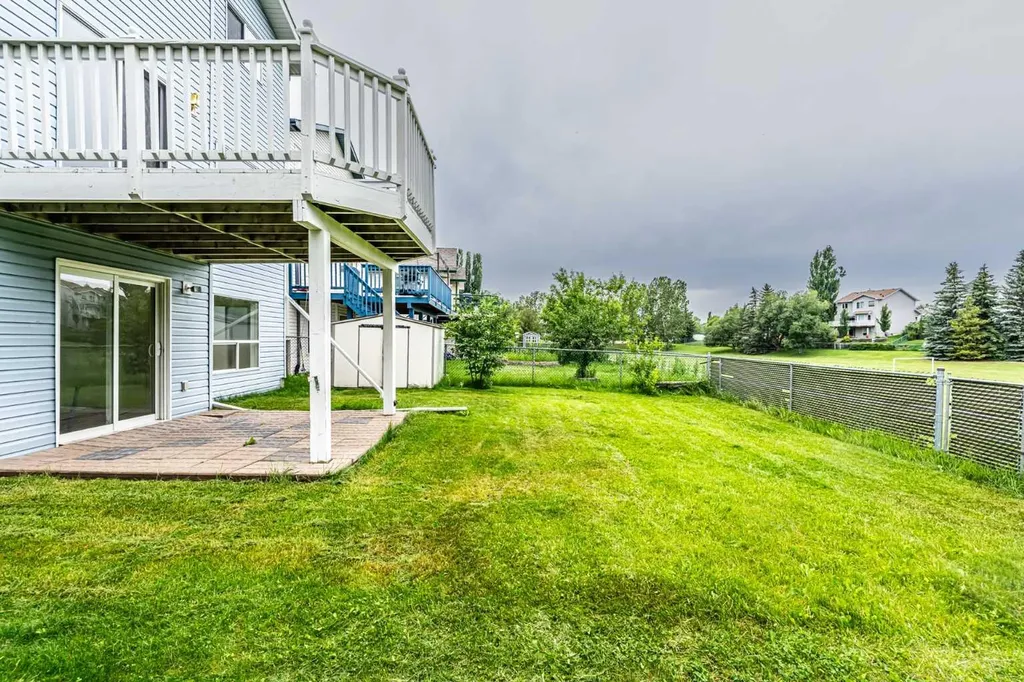30 Somerside Manor SW Calgary AB T2Y3G5