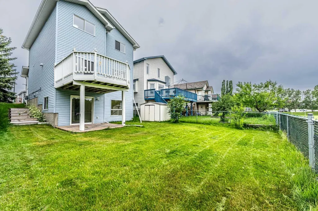 30 Somerside Manor SW Calgary AB T2Y3G5