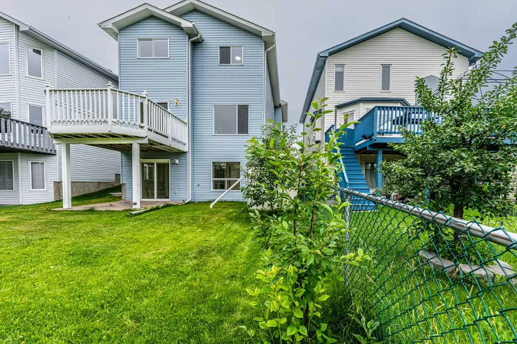 30 Somerside Manor SW Calgary AB T2Y3G5