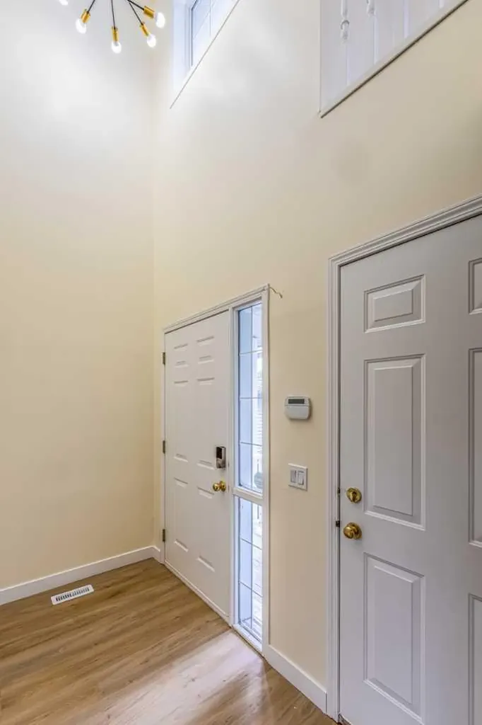 30 Somerside Manor SW Calgary AB T2Y3G5