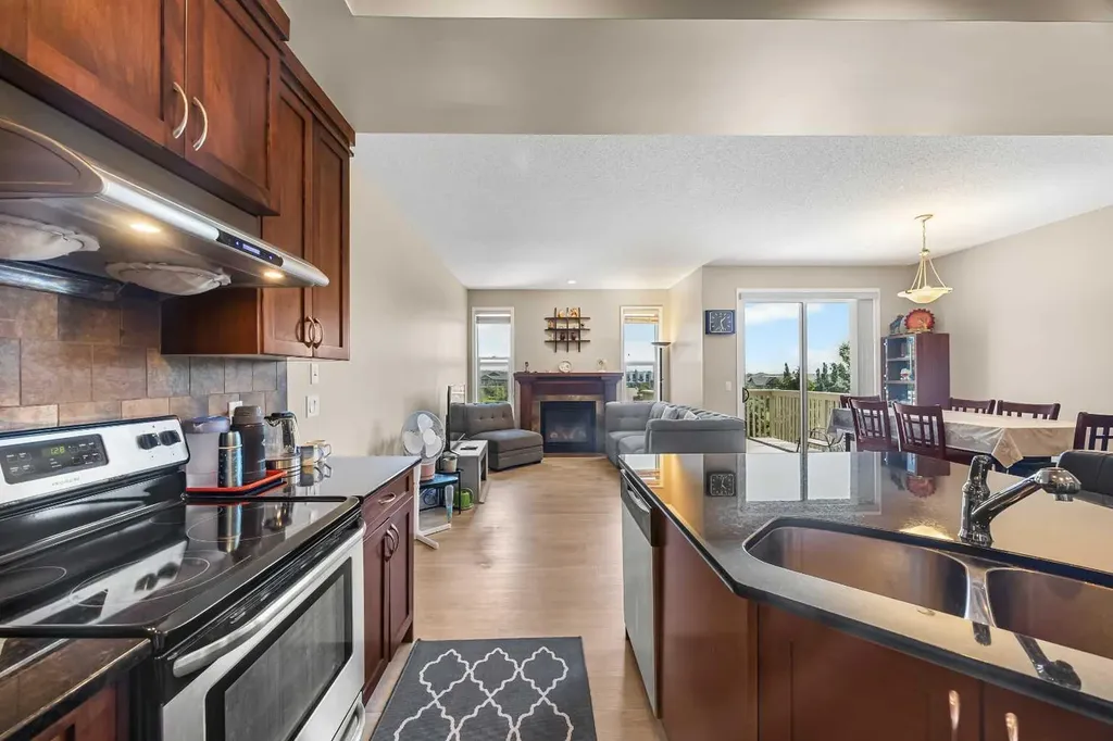 32 Panatella Common NW Calgary AB T3K 0T5