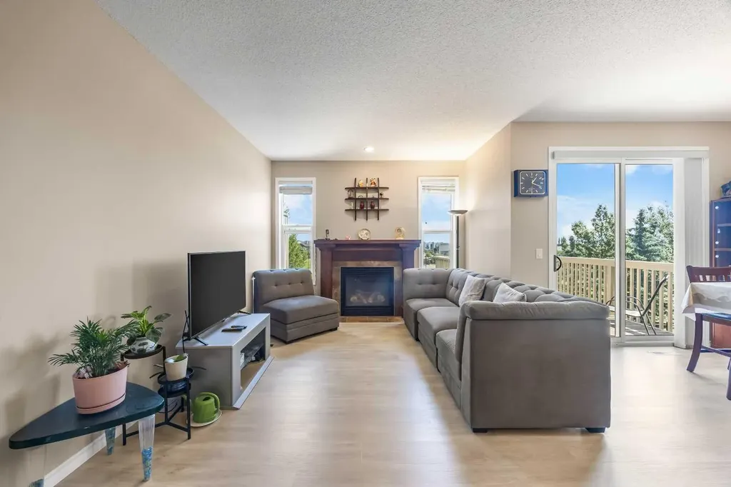 32 Panatella Common NW Calgary AB T3K 0T5