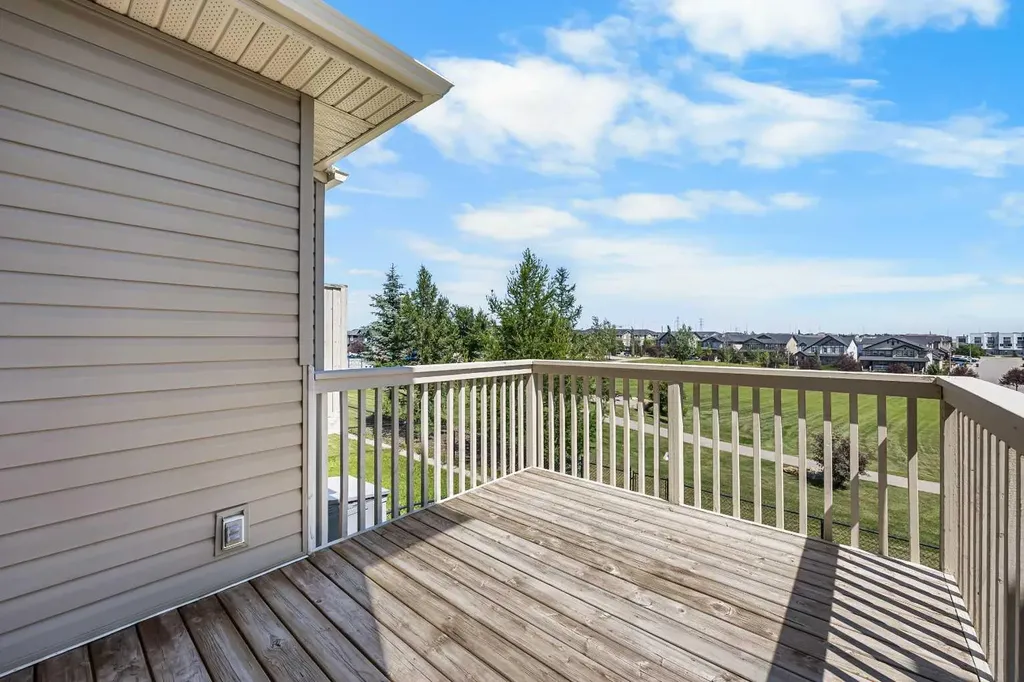32 Panatella Common NW Calgary AB T3K 0T5