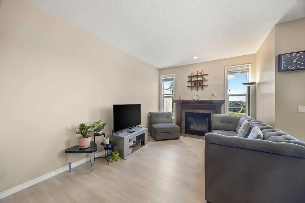 32 Panatella Common NW Calgary AB T3K 0T5