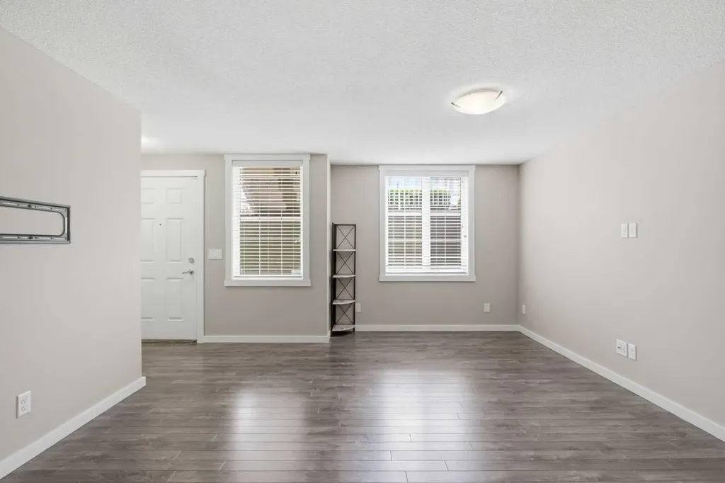 550 Mckenzie Towne Close SE Calgary AB T2Z 1A8