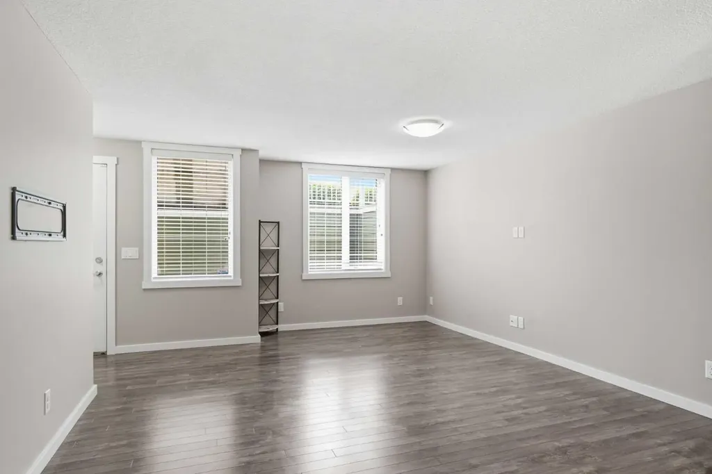550 Mckenzie Towne Close SE Calgary AB T2Z 1A8
