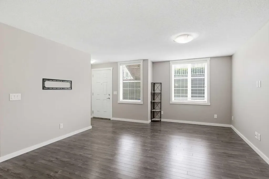 550 Mckenzie Towne Close SE Calgary AB T2Z 1A8