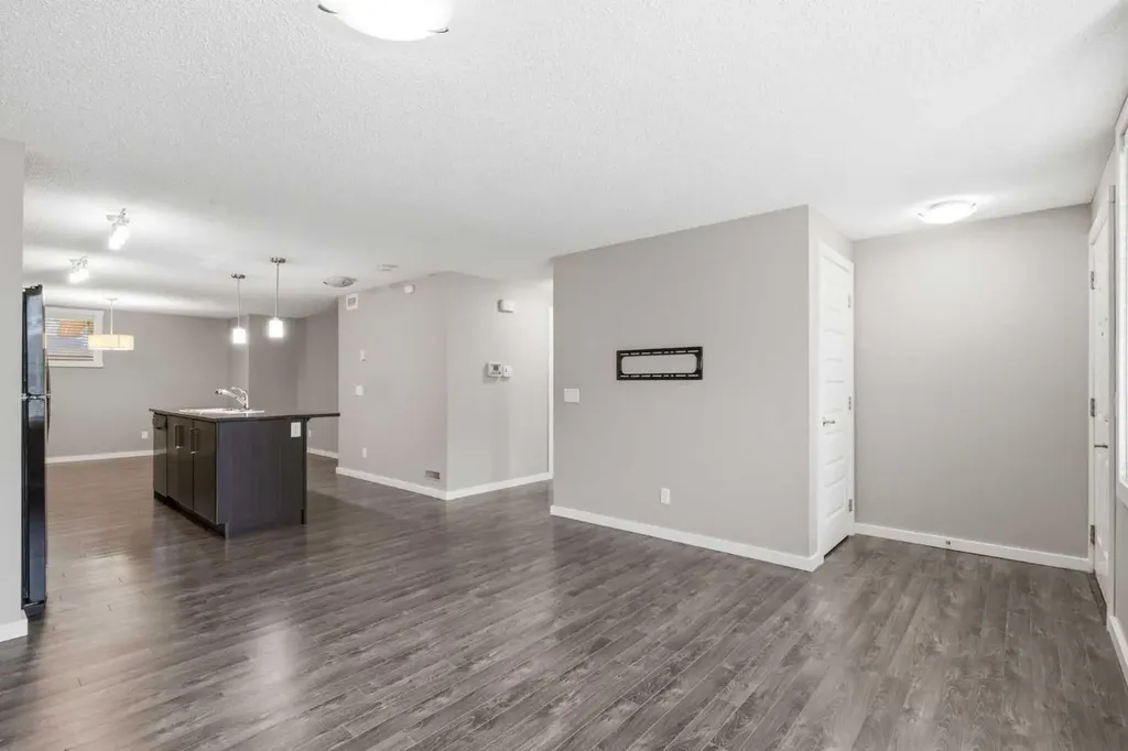 550 Mckenzie Towne Close SE Calgary AB T2Z 1A8