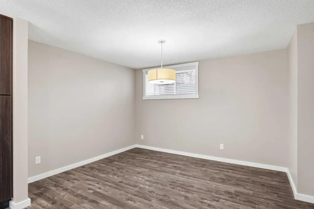 550 Mckenzie Towne Close SE Calgary AB T2Z 1A8