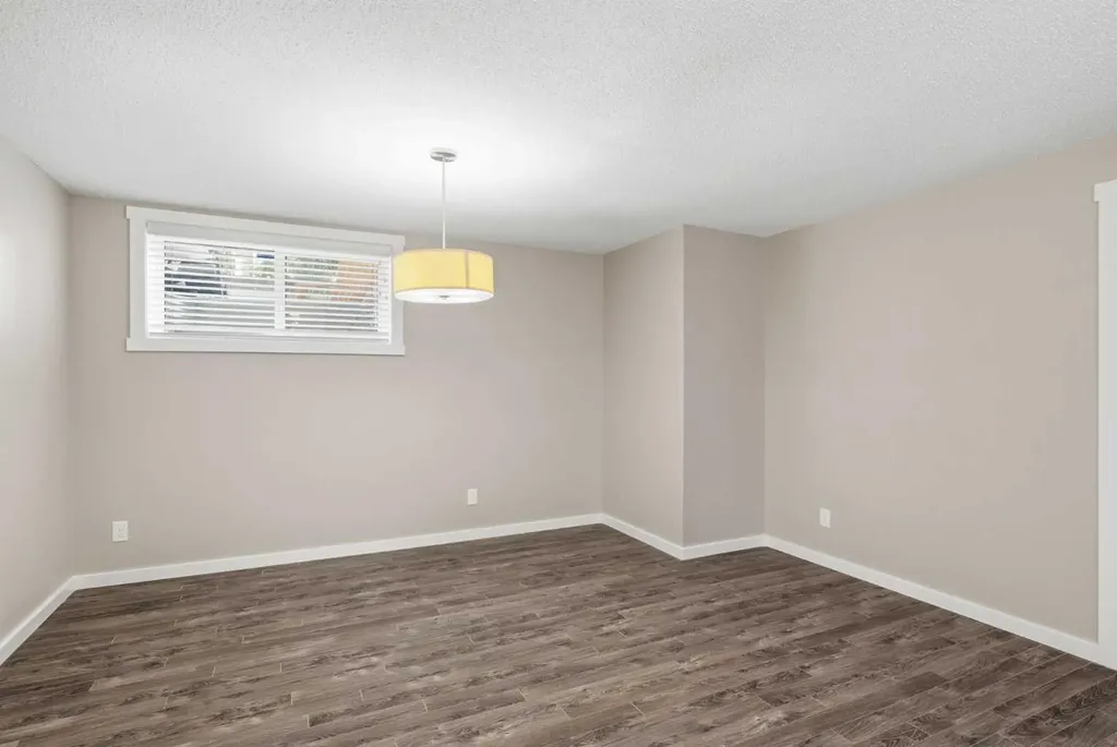 550 Mckenzie Towne Close SE Calgary AB T2Z 1A8