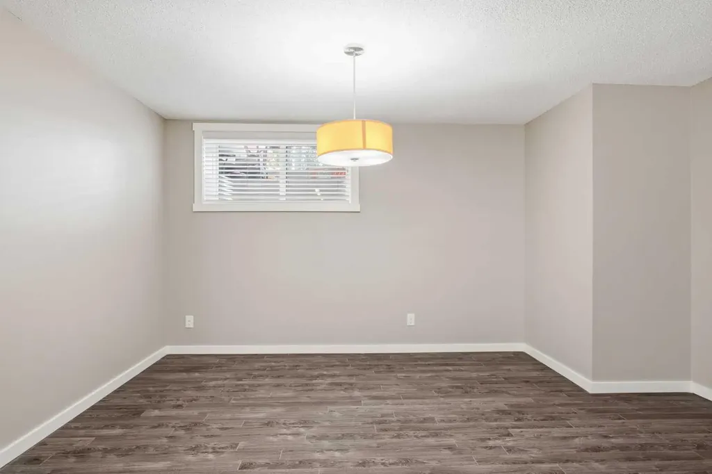 550 Mckenzie Towne Close SE Calgary AB T2Z 1A8