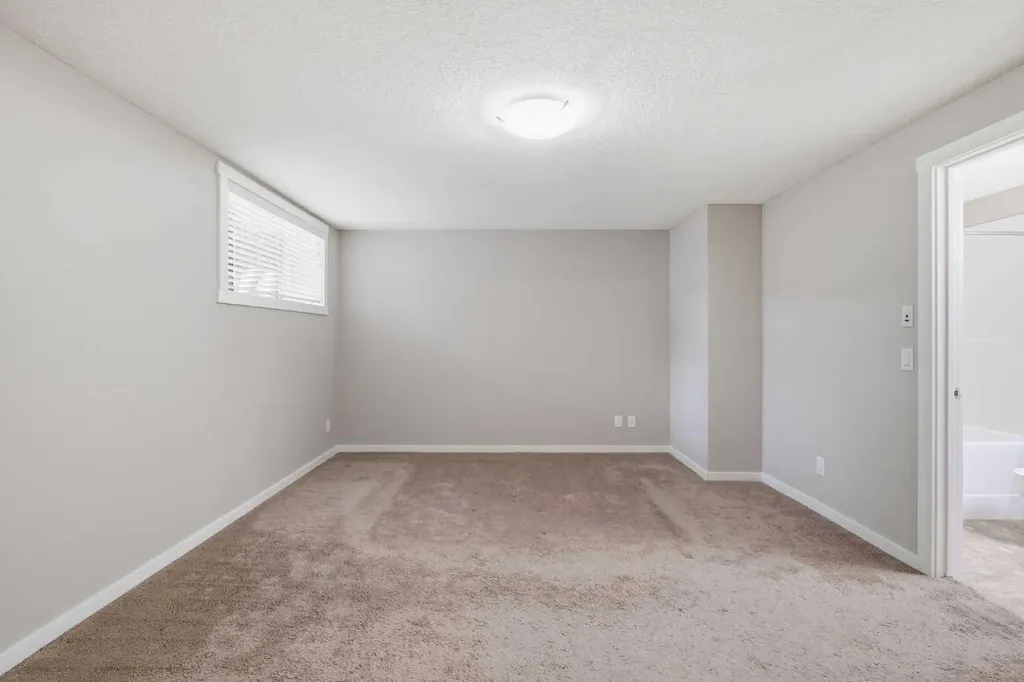 550 Mckenzie Towne Close SE Calgary AB T2Z 1A8