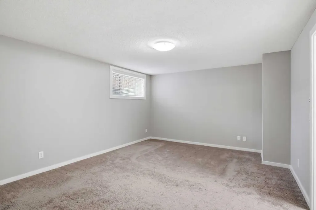 550 Mckenzie Towne Close SE Calgary AB T2Z 1A8