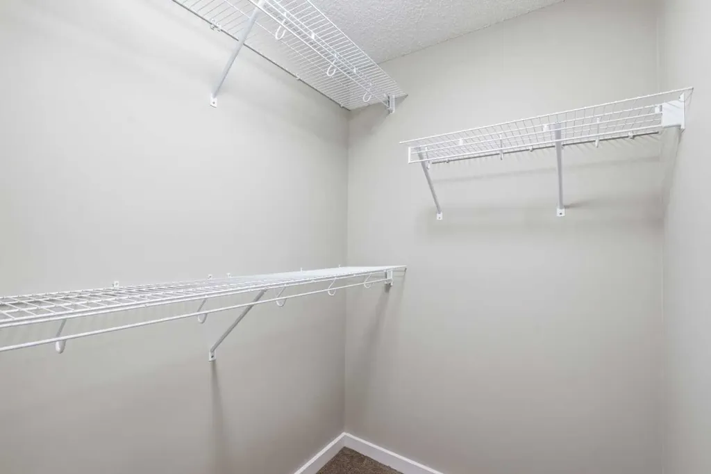 550 Mckenzie Towne Close SE Calgary AB T2Z 1A8