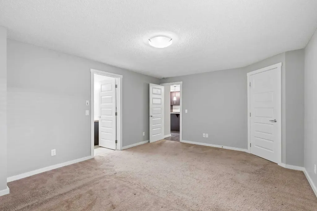550 Mckenzie Towne Close SE Calgary AB T2Z 1A8