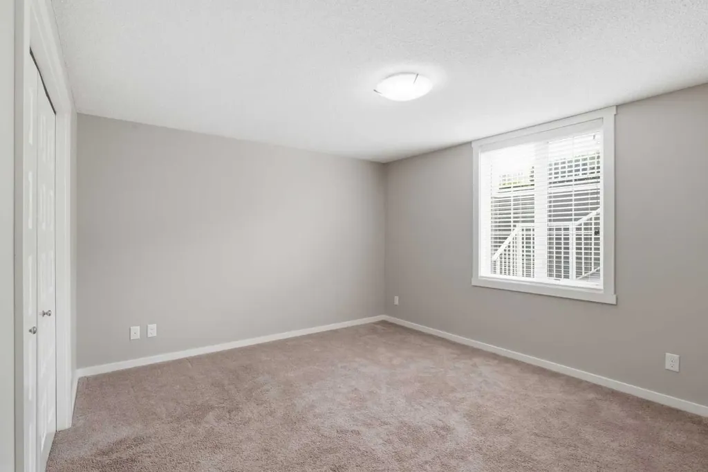 550 Mckenzie Towne Close SE Calgary AB T2Z 1A8