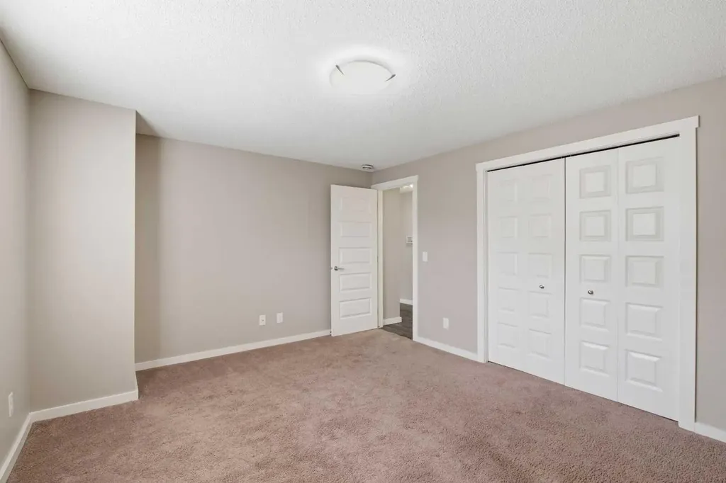 550 Mckenzie Towne Close SE Calgary AB T2Z 1A8