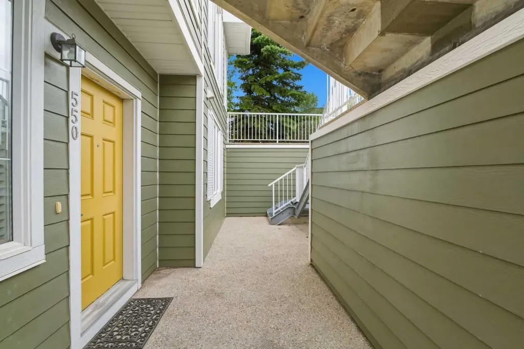 550 Mckenzie Towne Close SE Calgary AB T2Z 1A8