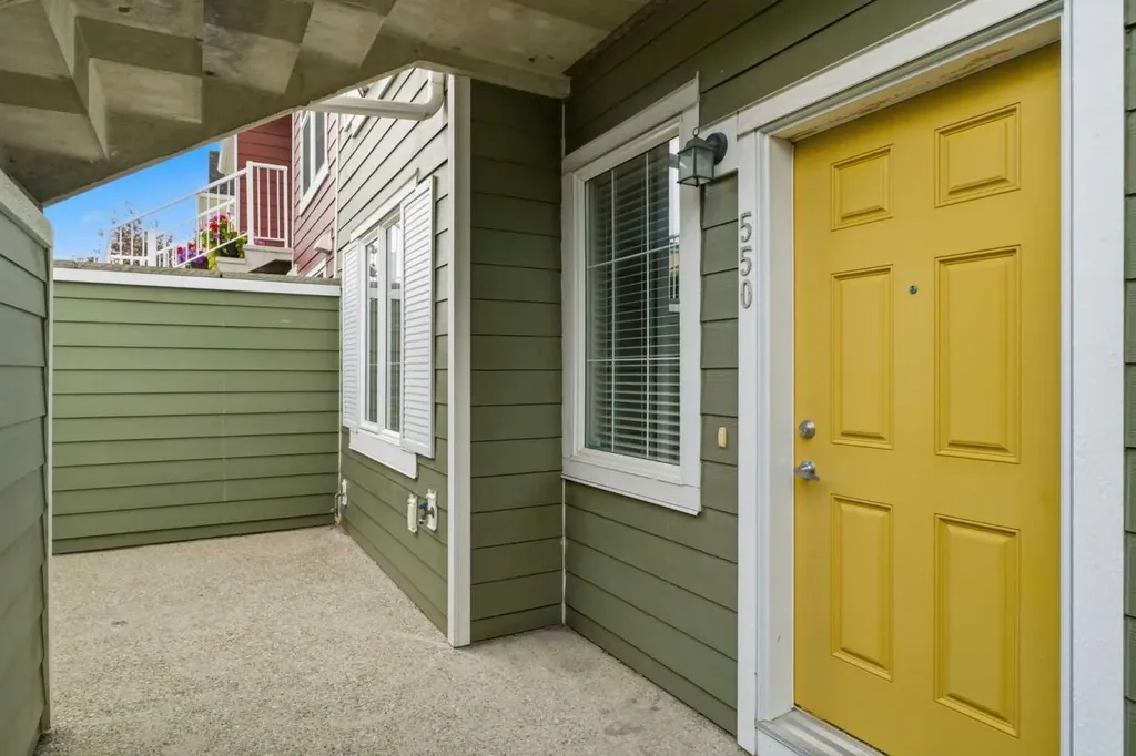 550 Mckenzie Towne Close SE Calgary AB T2Z 1A8