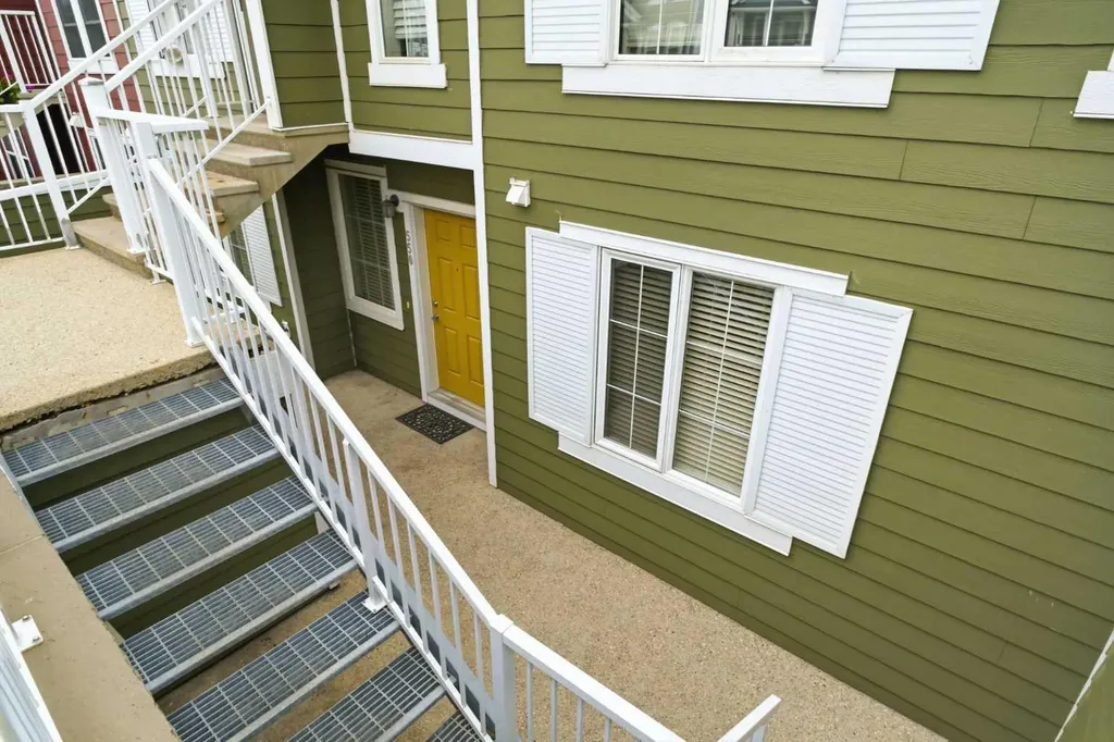 550 Mckenzie Towne Close SE Calgary AB T2Z 1A8