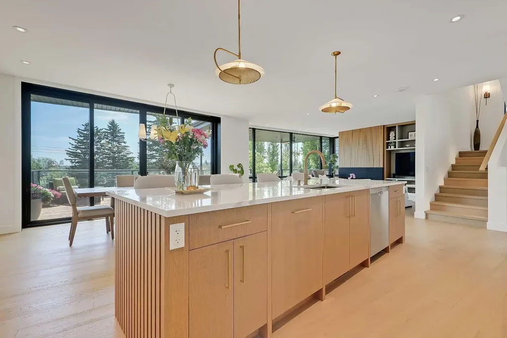 159 Rosery Drive NW Calgary AB T2K 1L8