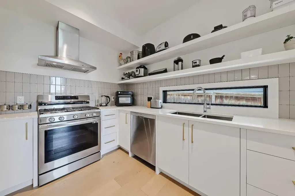 159 Rosery Drive NW Calgary AB T2K 1L8