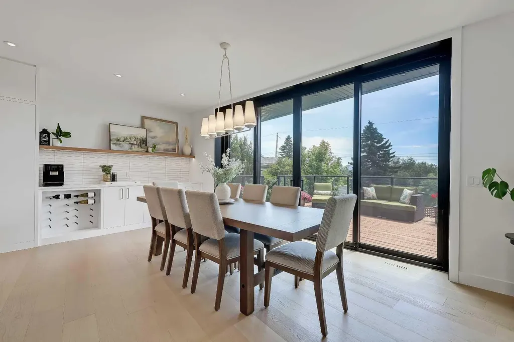 159 Rosery Drive NW Calgary AB T2K 1L8