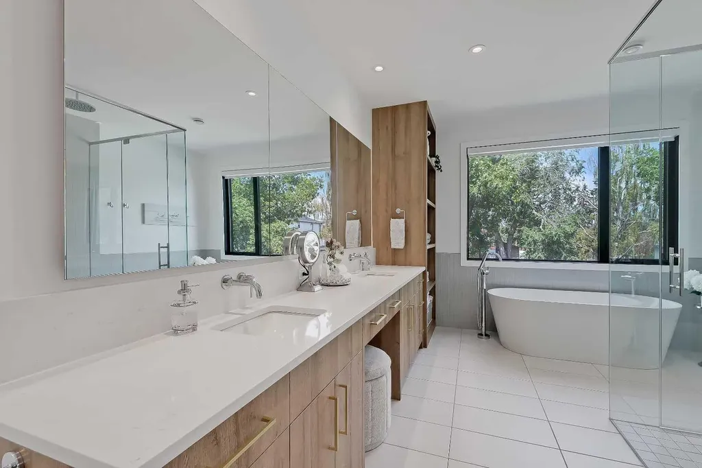 159 Rosery Drive NW Calgary AB T2K 1L8