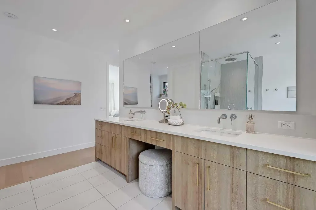 159 Rosery Drive NW Calgary AB T2K 1L8